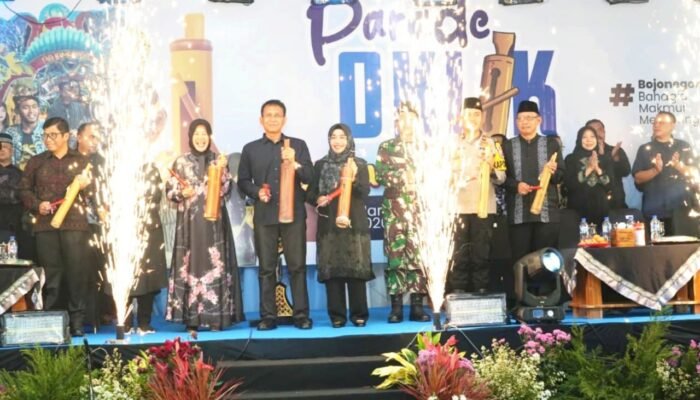 Parade Oklik Bojonegoro Pecah, Bupati Ajak Anak Muda Cintai Budaya
