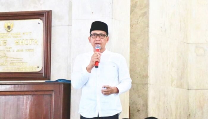 Haru dan Khidmat, Bupati Bojonegoro Sholat Id Bareng Warga