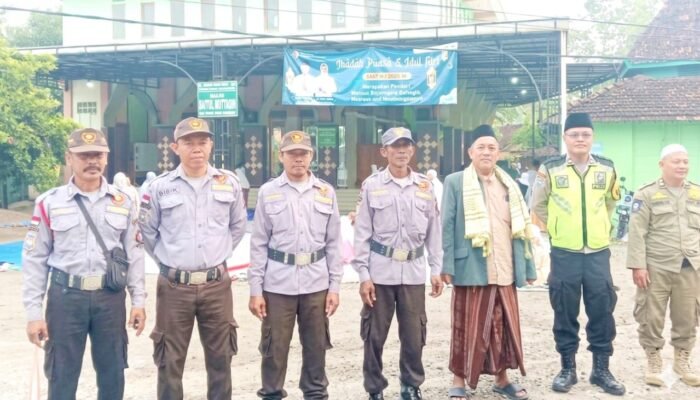 Polisi Siaga, Sholat Idul Fitri di Gayam Bojonegoro Dijaga Ketat Demi Keamanan Jamaah