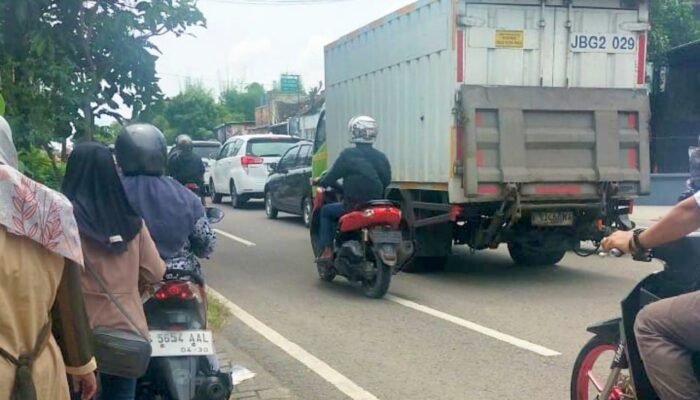 H+2 Lebaran, Telon Penceng–Pasar Sumberrejo Bojonegoro Padat, Pengendara Mengeluh