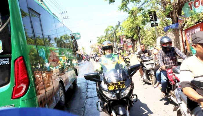 Pantau Wisata Paciran, Kapolres Lamongan Pastikan Lalin Lancar dan Kondusif