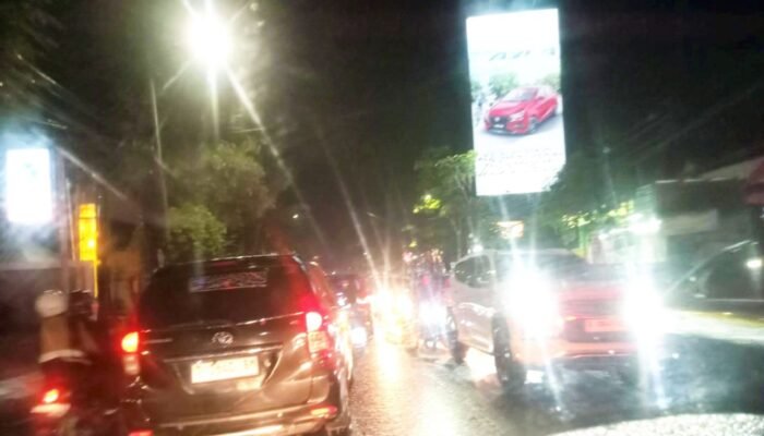 Gerimis Malam Bikin Lalin Bojonegoro Melambat, Arus Balik Mulai Padat