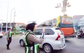 Arus Mudik 2026 Membludak, Bundaran Wingko Babat Lamongan Ramai Tapi Lancar