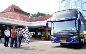 Bupati Bojonegoro Lepas Pemudik, Program Balik Gratis Diserbu Warga