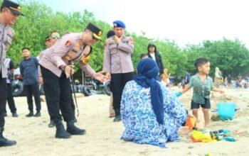 Waspada di Libur Lebaran, Polisi Intensif Jaga Pantai Dalegan Gresik