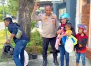 Kisah Haru di Jalur Mudik: Polisi Lamongan Bantu Pemudik Hingga Tuntas