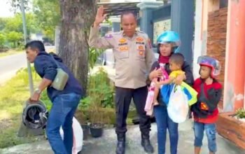 Kisah Haru di Jalur Mudik: Polisi Lamongan Bantu Pemudik Hingga Tuntas