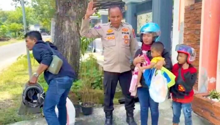 Kisah Haru di Jalur Mudik: Polisi Lamongan Bantu Pemudik Hingga Tuntas