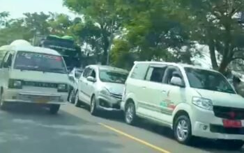 Ngeri, Truk Molen Hantam Deretan Mobil di Bojonegoro