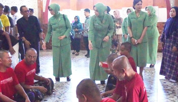 Persit Brawijaya Turun Langsung Bantu Warga di Yayasan Lamongan