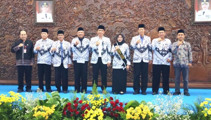 Dinobatkan Ibunda Guru, Cantika Wahono Siap Ubah Wajah Pendidikan Bojonegoro