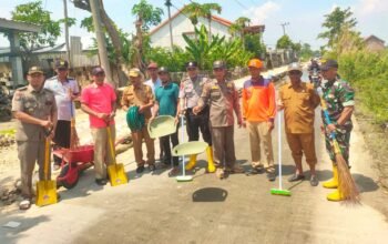 Empat Bulan Tergenang, Jalan di Kalitengah Lamongan Akhirnya Dibersihkan