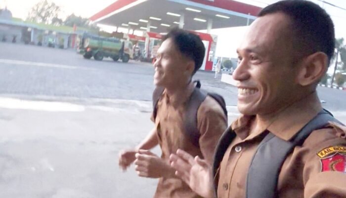 Bike to Work Unik, Guru Bojonegoro Ini Berangkat ke Sekolah Dengan Lari