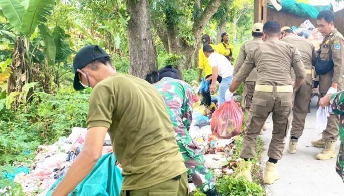 Bau Menyengat Bikin Resah, Satpol PP Lamongan Gerak Cepat Atasi Sampah