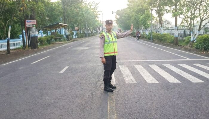Padat Aktivitas Pagi, Polsek Balen Bojonegoro Amankan Titik Rawan Macet
