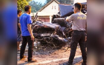 Pick Up di Tuban Hantam Truk Parkir, 7 Penumpang Luka