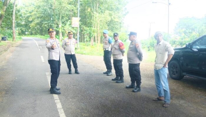 Kapolsek Sekar Turun Langsung, Massa IKSPI Bojonegoro Dicegah Berangkat ke Madiun