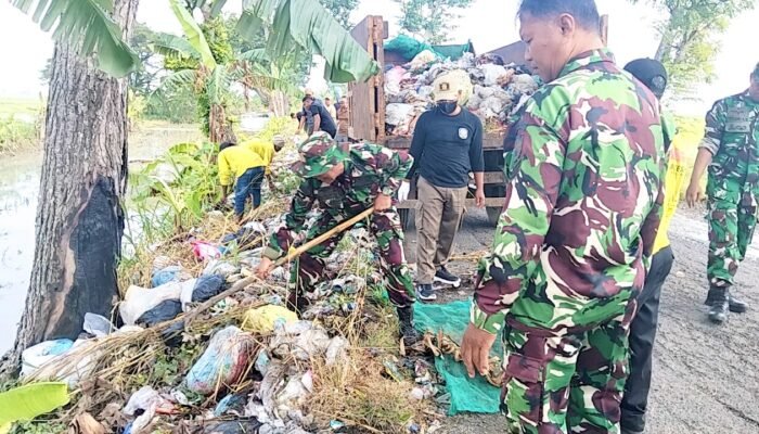 Sampah Liar Menumpuk di Kedungpring Lamongan, TNI Satpol PP DLH Bergerak Cepat