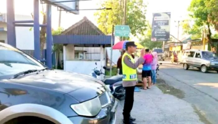 Perempatan Terminal Temayang Bojonegoro Jadi Fokus, Polisi Siaga Cegah Kemacetan