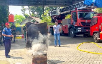 Dari Medan Tempur ke Tengah Rakyat, Yonif 885 Belibis Putih Kuasai Penanganan Kebakaran