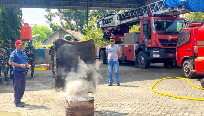 Dari Medan Tempur ke Tengah Rakyat, Yonif 885 Belibis Putih Kuasai Penanganan Kebakaran