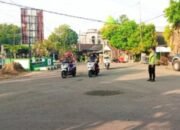 Rawan Padat, Polisi Kanor Bojonegoro Siaga di Pertigaan Ringin Tambahrejo