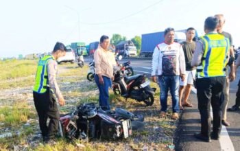 Kecelakaan di Lamongan, Motor Terobos Lampu Merah Berujung Tabrakan