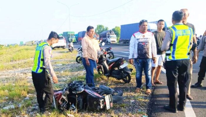 Kecelakaan di Lamongan, Motor Terobos Lampu Merah Berujung Tabrakan