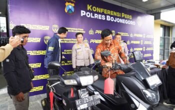 Aksi Curanmor di Garasi dan Teras Rumah Terungkap, Dua Tersangka Ditahan di Polres Bojonegoro