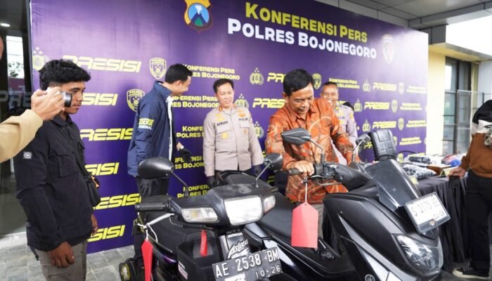Aksi Curanmor di Garasi dan Teras Rumah Terungkap, Dua Tersangka Ditahan di Polres Bojonegoro