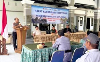 Peran Strategis Linmas Ditekankan, Ini Bekal Penting dari Kapolsek Sugihwaras Bojonegoro