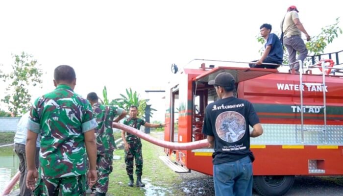 Tak Main-main, Kodim Lamongan Latih Prajurit Hadapi Kebakaran