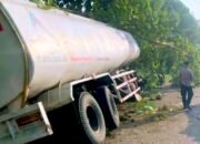 Diduga Mengantuk, Truk Tangki di Lamongan Oleng dan Ringsek