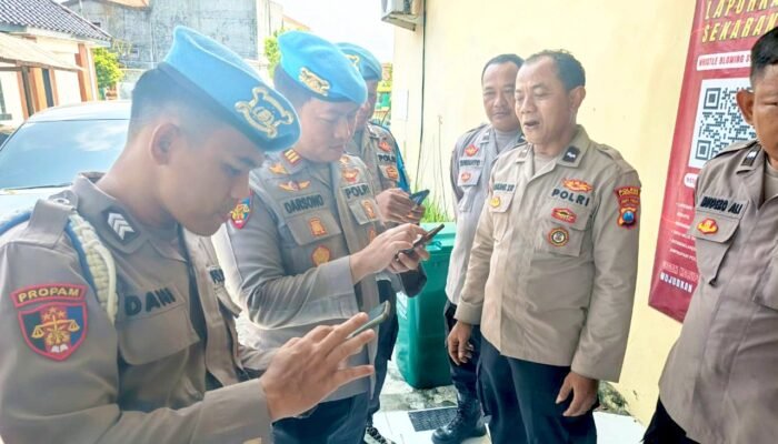 Tak Ada Ampun, Polisi Lamongan Diperiksa Ketat dari Rambut Hingga HP