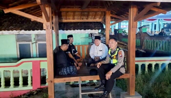 Jaga Malam Kembali Digalakkan, Polisi Bojonegoro Kota Sambangi Warga Kalirejo