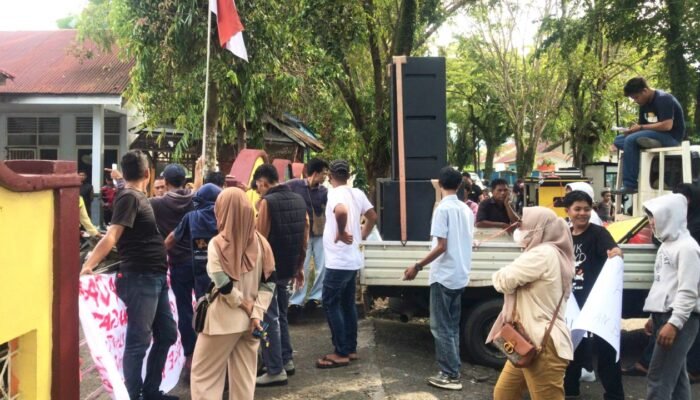 Ricuh di PN Palopo, Massa Tolak Eksekusi Tanah, Ancam Duduki Kantor