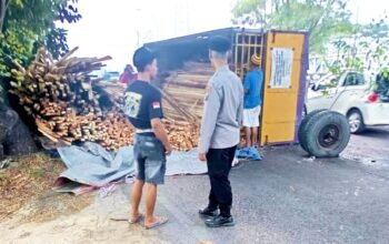 Jalan Lamongan-Gresik Lumpuh Akibat Truk Rusak, Aksi Sigap Polisi Tuai Apresiasi