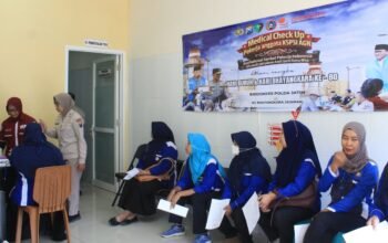 Polres Bojonegoro dan RS Bhayangkara Gelar MCU Gratis Bagi Buruh Jelang May Day
