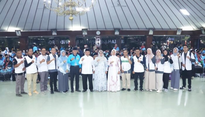 Tangis dan Doa Iringi Jamaah Haji Bojonegoro Berangkat ke Tanah Suci