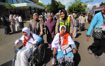 Gercep! Polwan Bojonegoro Sigap Layani Calon Haji