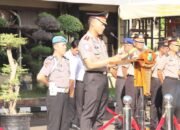 Setia Mengabdi hingga Akhir Dinas, Dua Polisi Lamongan Dapat Penghargaan