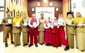 Kisah Inspiratif Kepala SDN di Bojonegoro, Sulap Mimpi Anak Desa Jadi Buku Nasional