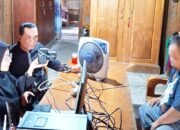 Petugas Disdukcapil Bojonegoro Datangi Rumah Warga Disabilitas untuk Perekaman KTP-el