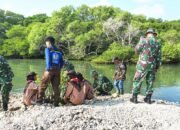 Pantai Pengkolan Lamongan Hijaukan, TNI dan Warga Kompak Tanam Mangrove