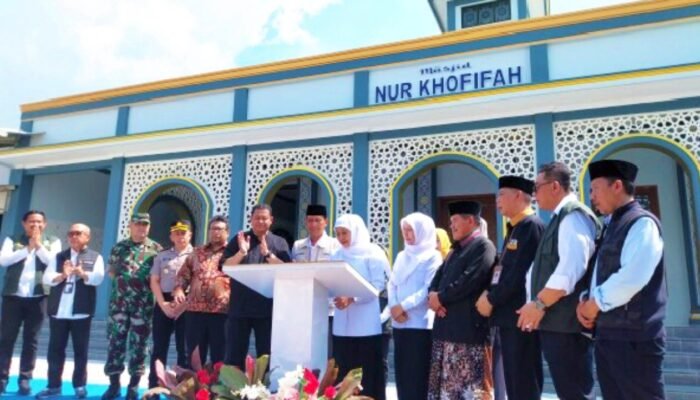 Gubernur Khofifah Salurkan BLT Rp10,3 Miliar di Bojonegoro, Buruh Rokok Terima Rp1 Juta