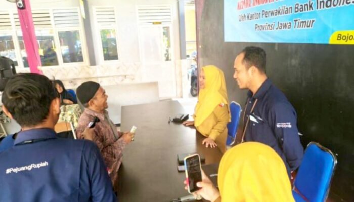 BI dan Dinsos Bojonegoro Ajari Tunanetra Kenali Rupiah Lewat Rabaan
