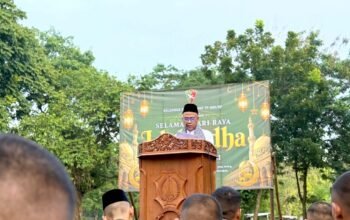 Kebersamaan Yonif TP 885 Belibis Putih dan Warga Warnai Sholat Idul Adha di Dander Bojonegoro