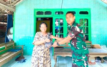 Yonif TP 885 Belibis Putih Bagikan Daging Kurban untuk Warga Bojonegoro