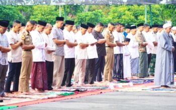 Penuh Khidmat, Prajurit Divif 2 Kostrad Gelar Sholat Idul Adha dan Kurban