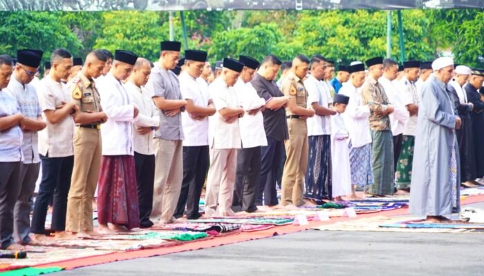 Penuh Khidmat, Prajurit Divif 2 Kostrad Gelar Sholat Idul Adha dan Kurban